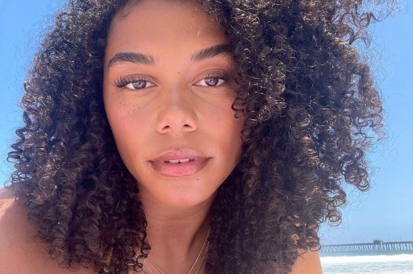 Black girl top curly hair