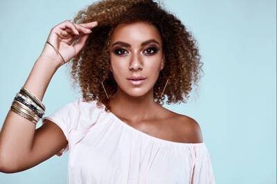 hairstyles for short curly hair